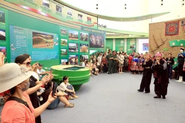 Exposición de Logros Nacionales continúa atrayendo a muchos visitantes