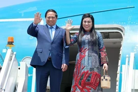 El primer ministro de Vietnam, Pham Minh Chinh, y su esposa (Foto: VNA)