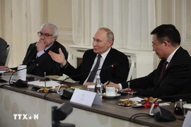 Presidente Putin destaca los crecientes lazos entre Rusia y Vietnam