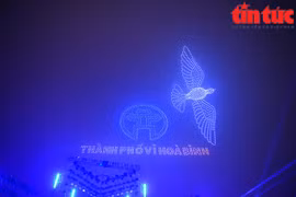 El espectáculo de luces con drones forma parte del programa artístico “Brillante Thang Long 2025” (Foto de Ilustración: VNA)