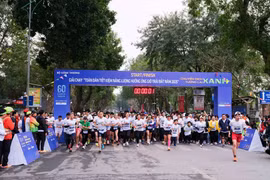 Una carrera se celebró en el marco de la Hora del Planeta 2025. (Foto: Ministerio de Industria y Comercio de Vietnam)