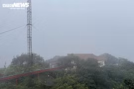 Estación transmisora en el pico Phia Oac (Foto: vtcnews)