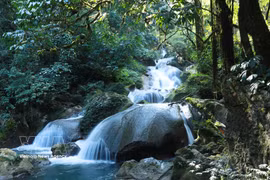 Cascada Nam Luc deslumbra con su belleza majestuosa en la provincia de Lai Chau 