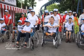 Muchas personas con discapacidad son ejemplos inspiradores de superación personal, se integran bien en la comunidad y son reconocidas en todos los aspectos de la vida social. (Foto: VNA)