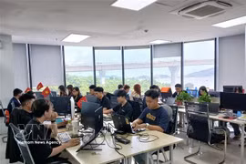 Las empresas emergentes de los sectores de semiconductores e inteligencia artificial están recibiendo espacios de trabajo en la zona de alta concentración de tecnología de la información, en el Parque de Software n.º 2 de Da Nang. (Foto: VNA)