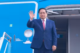 El primer ministro Pham Minh Chinh parte de Hanoi rumbo a Vientiane (Foto: VNA)