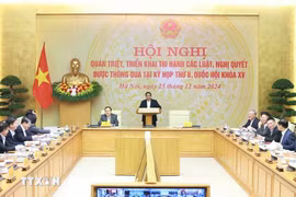 El primer ministro de Vietnam, Pham Minh Chinh, y el presidente de la Asamblea Nacional, Tran Thanh Man, copresiden la cita (Foto: VNA)