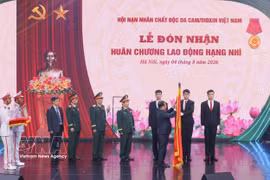 La Asociación de Víctimas del Agente Naranja/Dioxina de Vietnam recibe la Orden del Trabajo de segunda clase. (Foto: VNA)