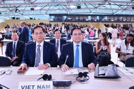 El primer ministro de Vietnam, Pham Minh Chinh (derecha), participa en la sesión de apertura de la UNOC 3 (Foto: VNA)