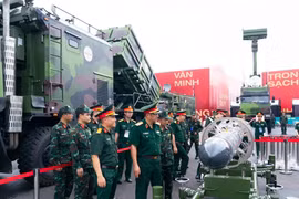Viettel exhibe 50 productos de tecnología civil y militar en la Exposición de Logros Nacionales (Foto: VNA)