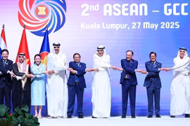 El primer ministro Pham Minh Chinh y los líderes de la ASEAN y el CCG en la segunda Cumbre ASEAN-CCG el 27 de mayo de 2025. (Foto: VNA)