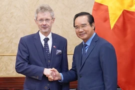 El presidente del Comité Popular de Ciudad Ho Chi Minh, Nguyen Van Duoc (derecha), se reúne con el titular del Senado de la República Checa, Miloš Vystrčil. (Foto: nld.com.vn)