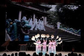 Espectáculo de danza de artistas del Teatro de Arte Contemporáneo de Vietnam en las Jornadas Culturales de Vietnam en Rusia, el 2 de julio de 2024. (Foto: VNA)