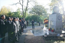 Líder partidista de Vietnam rinde homenaje a Karl Marx en Londres