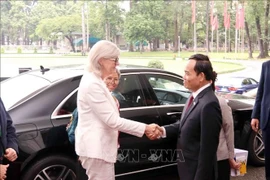 La gobernadora general de Australia, Sam Mostyn, se reúne con Tran Luu Quang, secretario del Comité del Partido en Ciudad Ho Chi Minh. (Foto: VNA)