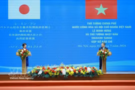 El primer ministro vietnamita, Le Minh Hung, y su homóloga japonesa, Takaichi Sanae, en la rueda de prensa (Foto: VNA)