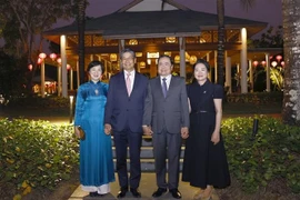 El presidente de la Asamblea Nacional, Tran Thanh Man (segundo desde la derecha) y su esposa, junto al embajador japonés en Vietnam, Ito Naoki, y su cónyuge. (Foto: VNA)