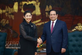 El primer ministro de Vietnam, Pham Minh Chinh, recibe a la embajadora de Tailandia en Hanoi, Urawadee Sriphiromaya (Foto: VNA)