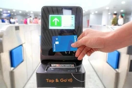 Los pasajeros ahora pueden usar tarjetas NAPAS para pagar sus viajes además de otras opciones de pago sin efectivo (Foto: Sacombank)