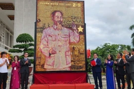 Una pintura lacada grande que retrata al Presidente Ho Chi Minh (Foto: VNA)