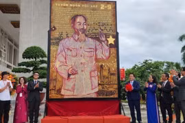 Una pintura lacada grande que retrata al Presidente Ho Chi Minh (Foto: VNA)