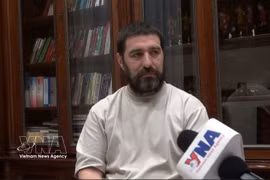 El periodista e investigador argentino Gastón Fiorda en la entrevista (Foto: VNA)