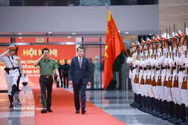 El primer ministro de Vietnam, Le Minh Hung, participa en la conferencia del Ministerio de Seguridad Pública (Foto: VNA)