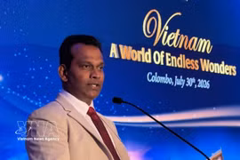 Ruwan Ranasinghe, viceministro de Turismo del Ministerio de Asuntos Exteriores, Empleo en el Extranjero y Turismo de Sri Lanka, interviene en la cita. (Foto: VNA)