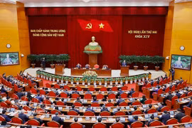 Vista de la sesión inaugural del segundo pleno del Comité Central del Partido Comunista de Vietnam del XIV mandato (Foto: VNA)