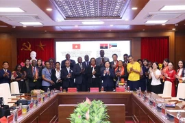 Delegados participantes en la ceremonia de clausura (Foto: VNA)