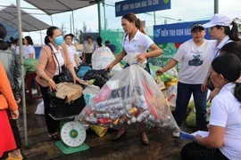 Vietnam se empeña en combatir la contaminación por plásticos