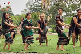 Destacan cultura del pueblo M'nong en festividades del Día de la Familia en Hanoi