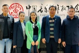 Dinh Trung Can (segundo desde la derecha), director del VCPMC, en la reunión de la CISAC en Beijing (China), en octubre de 2025. (Foto: nhandan.vn)