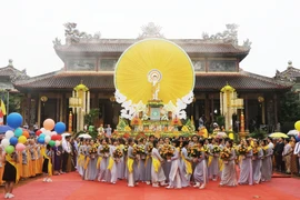 Celebración del Día de Vesak 2025 en la ciudad de Hue (Foto: VNA)