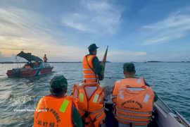 Los guardias fronterizos de Da Nang realizan patrullas en el mar (Foto: VNA)