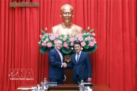 El general Luong Tam Quang (derecha), miembro del Buró Político y ministro de Seguridad Pública de Vietnam, recibe a Michael DeSombre, subsecretario de Estado de Estados Unidos para Asia Oriental y el Pacífico. (Foto: VNA)