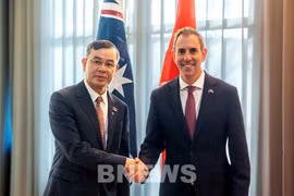 El ministro de Finanzas de Vietnam, Ngo Van Tuan (izquierda), se reúne con el tesorero de Australia, Jim Chalmers. (Foto: Ministerio de Finanzas)