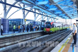 Tren urbano Nhon-Estación Hanoi (Foto: VNA)