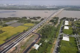 El puente Nhon Trach, que une Ciudad Ho Chi Minh con Dong Nai, forma parte del Proyecto Componente 1A de la Circunvalación 3 de Ciudad Ho Chi Minh. (Foto: VNA)