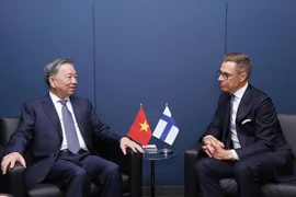 El secretario general del Partido Comunista de Vietnam, To Lam (izq.), se reúne con el presidente finlandés, Alexander Stubb, en septiembre de 2024 (Foto: VNA)