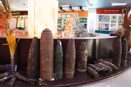 Un centro de exposiciones sobre actividades de desminado en el barrio de Nam Dong Ha, provincia de Quang Tri (Foto: VNA)