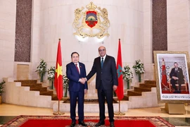 El presidente de la Asamblea Nacional de Vietnam, Tran Thanh Man (izquierda), se reúne con Mohamed Ould Errachid, titular de la Cámara de Consejeros de Marruecos (Foto: VNA)