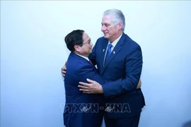 El primer ministro de Vietnam, Pham Minh Chinh (izquierda), se reúne con el primer secretario del Comité Central del Partido Comunista de Cuba y presidente de la República, Miguel Díaz-Canel Bermúdez (Foto: VNA)