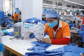 En la empresa textil Hung Viet, en la provincia de Hung Yen (Foto: VNA)