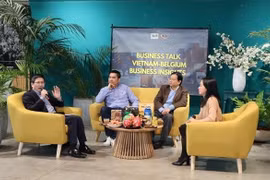 Delegados comparten sus experiencias en el foro (Foto: VNA)