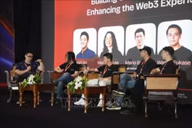 Expertos participan en un foro sobre tecnología celebrado en el marco de la Semana de Blockchain e Inteligencia Artificial de Vietnam. (Foto: VNA)