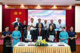 En la ceremonia de firma (Foto: VNA)