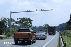 La Policía de Tránsito transferirá la información más rápida sobre las infracciones al propietario del vehículo a través de la aplicación VNeTraffic (Foto: VNA)