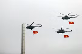 Helicópteros y aviones de combate realizan ensayo en el cielo de Ciudad Ho Chi Minh
