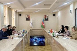 La directora general de la VNA, Vu Viet Trang, se reúne con el presidente de la agencia nacional de noticias azerbaiyana Azertac, Vugar Alyev (Foto: VNA)